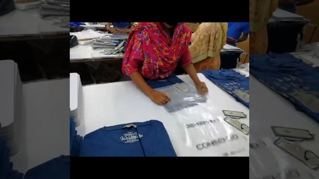 T-Shirts Folding And Packing In Garments (720p) смотреть онлайн