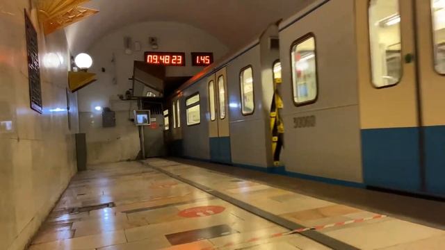 Метровагоны 81-760/761 (Ока) На Станции Авиамоторная смотреть онлайн