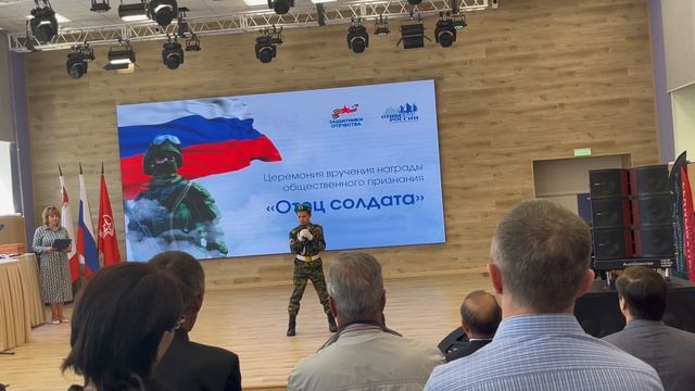 «Встанем», поет Нарижний Федор, 9 лет. Автор песни SHAMAN смотреть онлайн