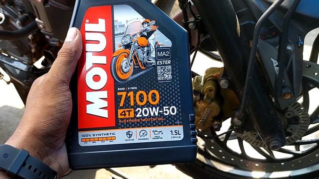 BAJAJ PULSAR NS 200 ENGINE OIL CHANGE || MOTUL 7100 20W40 #ridewithbiplab смотреть онлайн