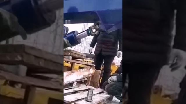 Монтаж гидроцилиндра автовышки после ремонта смотреть онлайн