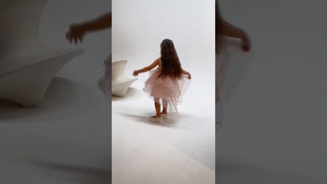 Моника обожает съемки и фотосессии Чувствует себя уверенно перед камеройФотографы обожают ее смотреть онлайн