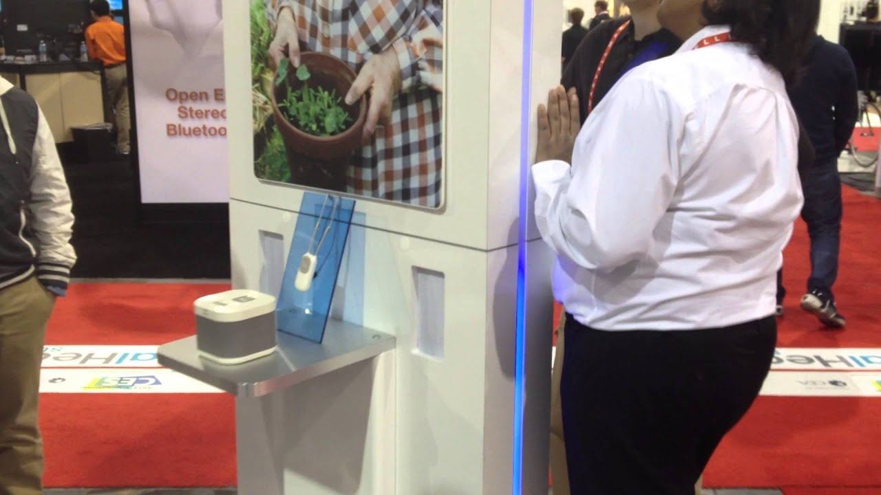 [CES 2013] GoSafe by PHILIPS lifeline at South Hall U-health Zone. смотреть онлайн