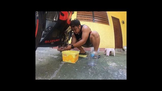 CHANGING OIL ON MY GSX-R 150 USING RONIN NINJA OIL FULLY SYNTHETIC WITH ESTER 10W40 смотреть онлайн