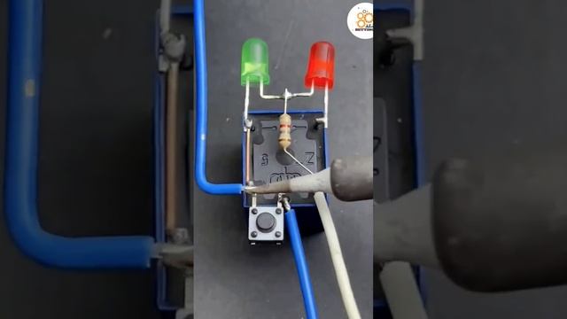 How to make a short circuit protection circuit #electronic #youtubeshort смотреть онлайн
