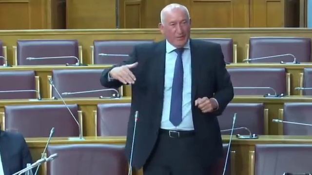 Милан Кнежевић: У Вашем је интересу да нема Бога смотреть онлайн