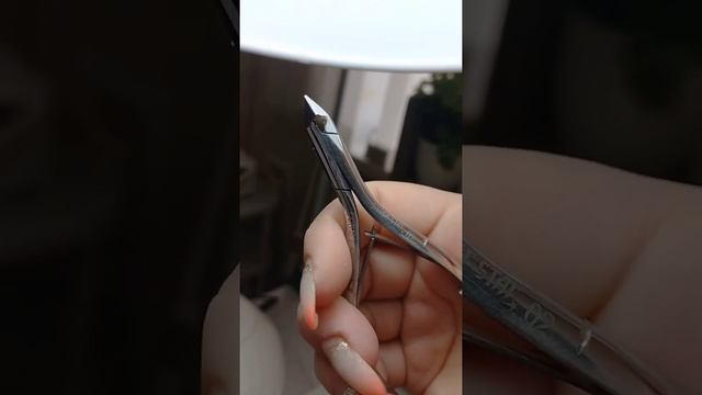 как срезать кутикулу.Делюсь техникой#аппаратныйманикюр смотреть онлайн