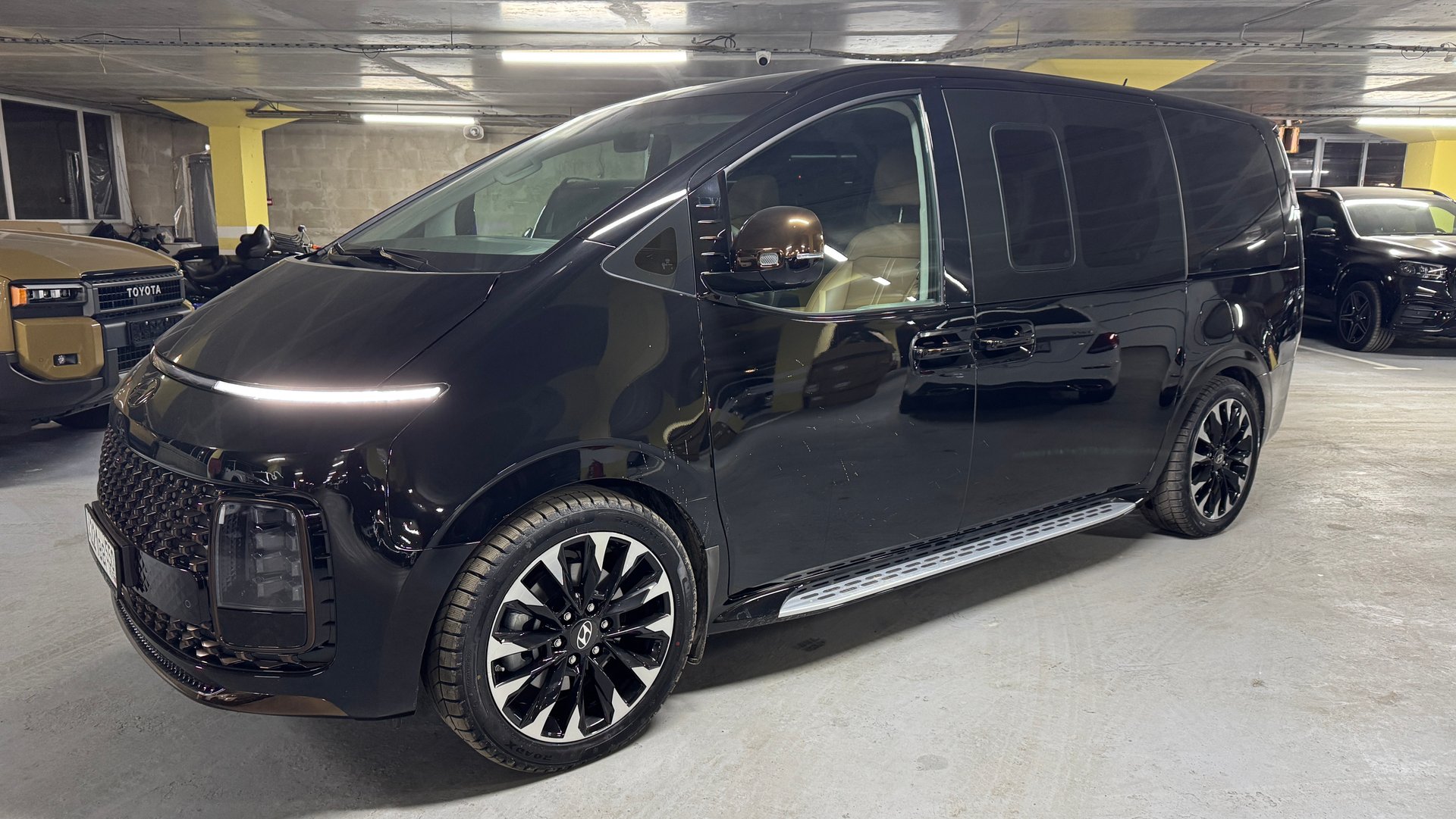 Hyundai Staria 2023г, 8.000км, 2.2d-177лс, цена 7.500.000 рублей. смотреть онлайн