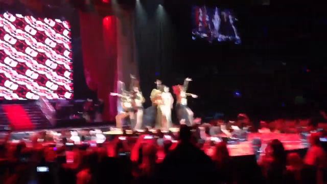 Selena Gomez - Come & Get It (Live) [Stars Dance Tour Toronto ACC Aug 24 2013] смотреть онлайн