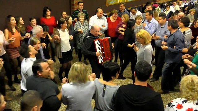 LA MULTI ANI DE Sf.ION смотреть онлайн