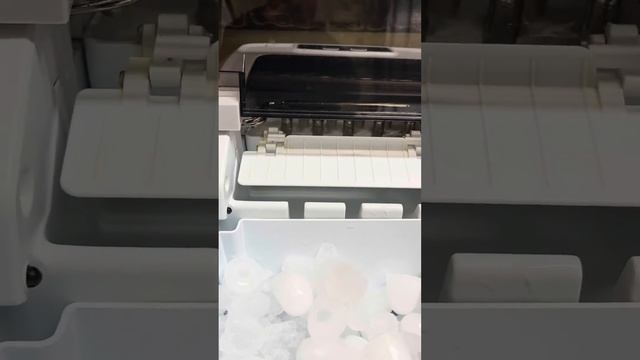 FRIGIDAIRE EFIC189 Silver Compact Ice Maker, 26 lb per Day Review смотреть онлайн