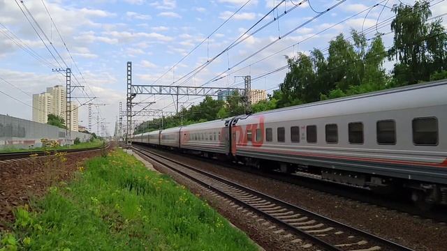 Электровоз ЧС6 - 025 с пассажирским поездом Москва - Санкт-Петербург смотреть онлайн