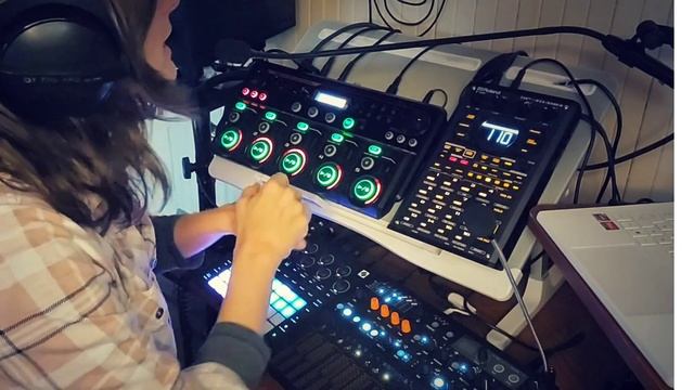 Outcomes a Riot, Live Looping Downtempo Trip Hop on The RC 505, SP404MK2, Circuit Tracks, Microfrea смотреть онлайн
