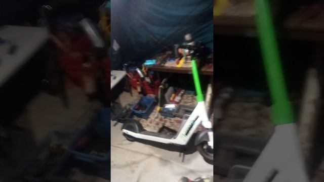 INSIDE GEN 4 LIME SCOOTER lime Gen 4 Hack lime scooter Battery removal. смотреть онлайн