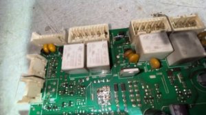 Стиральная машинка Indesit резко стартует-крутит мотор.