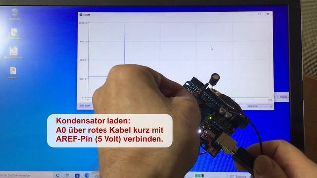 Kondensator-Entladung im ArduinoPlotterfenster beobachten смотреть онлайн