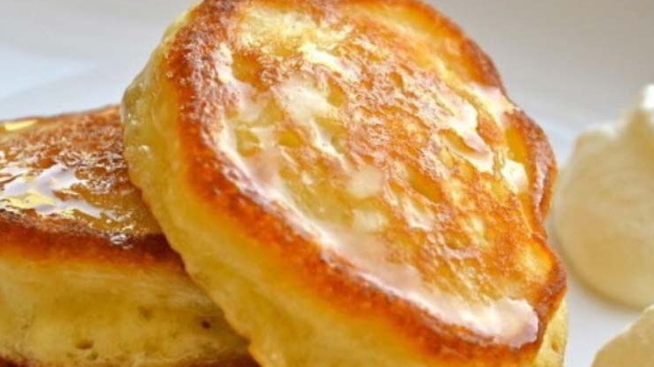 Рецепт пышных оладьев. Оладьи на кефире. Самый вкусный рецепт смотреть онлайн