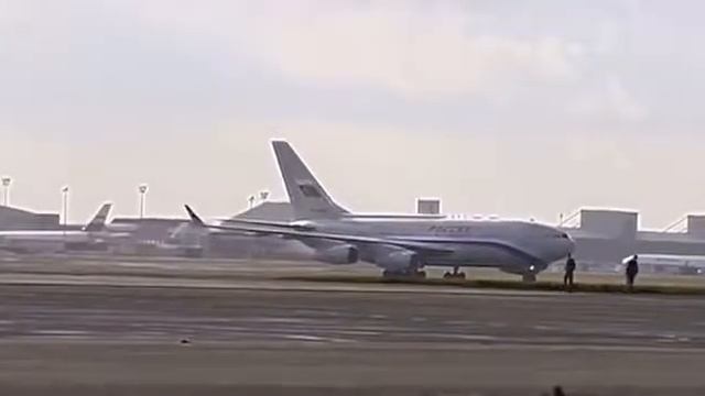 Холодная политика With Subtitles