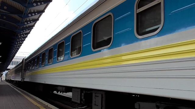 Прибытие ЧС8-024 с поездом №738 Запорожье - Киев смотреть онлайн