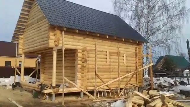 Март 2024. Сруб дома 6х6 в чашу с террасой 2 метра, крыша покрыта металлочерепицей, сруб на жб сваях смотреть онлайн