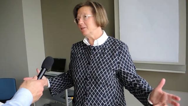 Marlehn Thieme spricht zum Thema "Schutz der Bienen". смотреть онлайн