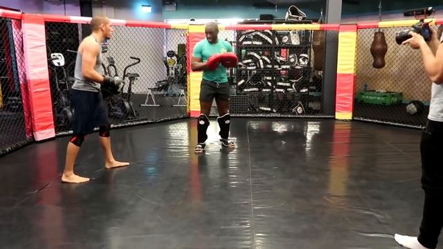 Training KSI for Joe Weller Fight! смотреть онлайн