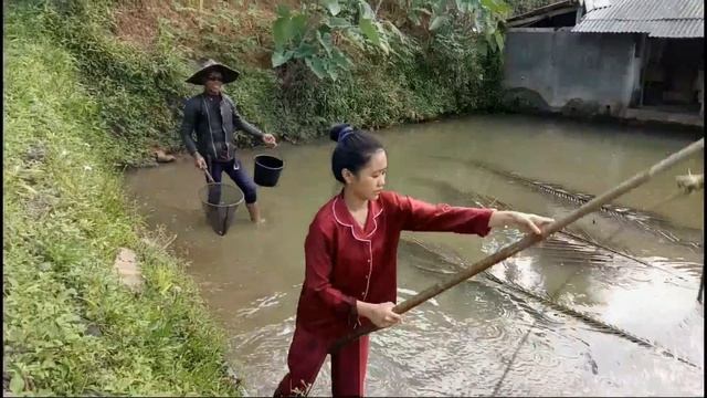 Gadis Desa Cantik Rajin Ngambil Ikan