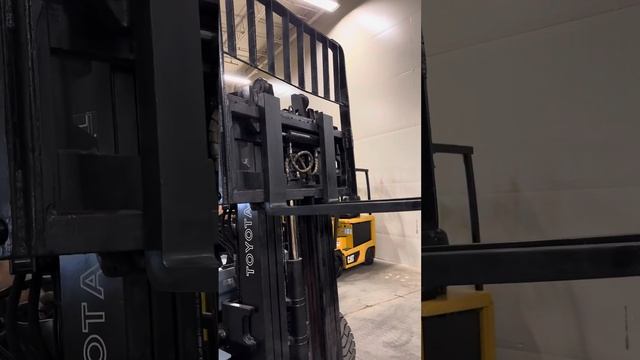 2018 TOYOTA 8FG40U 8000 LB LP GAS FORKLIFT PNEUMATIC 90/187