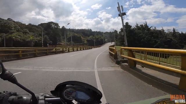 PULSAR 180 FI Prueba de Manejo | La MEJOR MOTO BAJAJ | Medina Motors смотреть онлайн