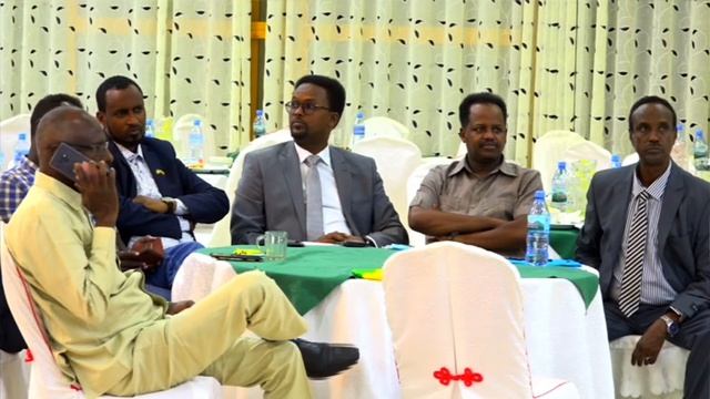 Xisbiga Kulmiye Oo Musharixiintiisa Golayaasha Deegaanka iyo Wakiilada u Qabtay Kulan Dhiiri Galina смотреть онлайн