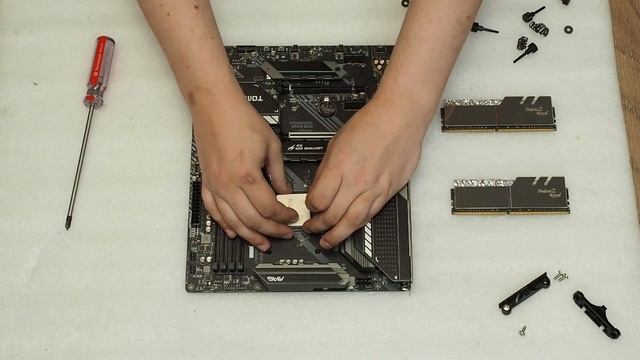 Обзор MSI b550 tomahawk | Лучшая материнская плата для AMD RYZEN по соотношению цена-качество смотреть онлайн