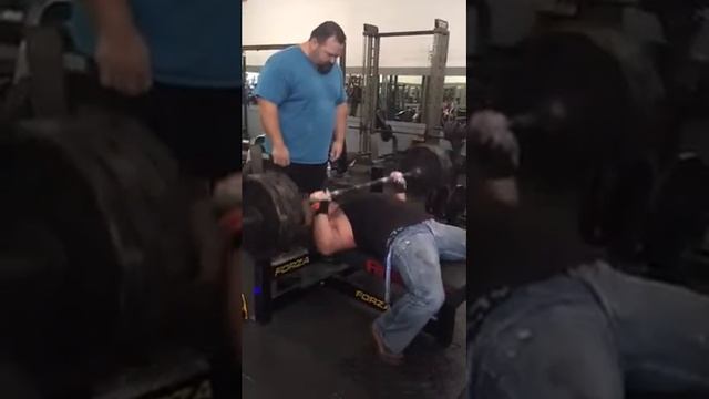 Doug Smithey Benching 405lbs for 15 смотреть онлайн