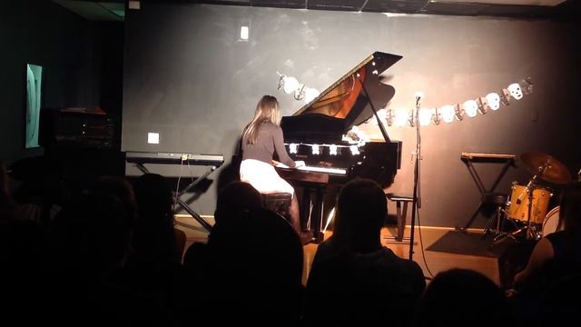 Mia's 10-25-2015 piano recital. Fur Elise by L.v.Beethoven смотреть онлайн