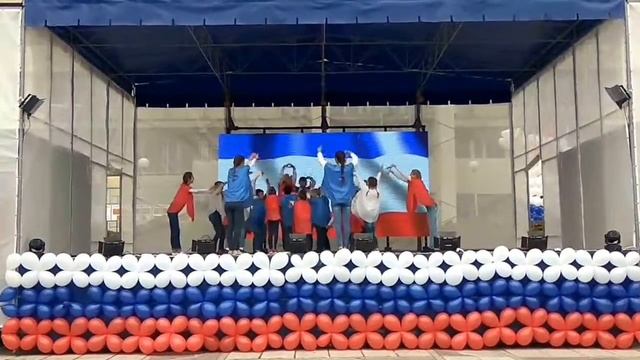 Флешмоб "Голоса Крыма" ко Дню народного единства в городе Алушта смотреть онлайн