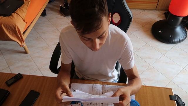 Ho trovato una capsula del tempo misteriosa con il metal detector!! *lettere segrete* смотреть онлайн