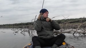 Рыбалка с каяка на водохранилище.