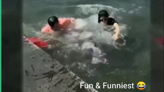 Funny pool fall 🤣 смотреть онлайн