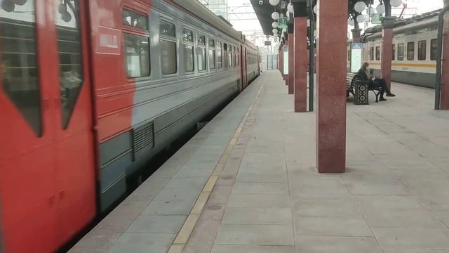 Электропоезд ЭД4М 0347 на платформе Площадь трёх вокзалов D4 смотреть онлайн