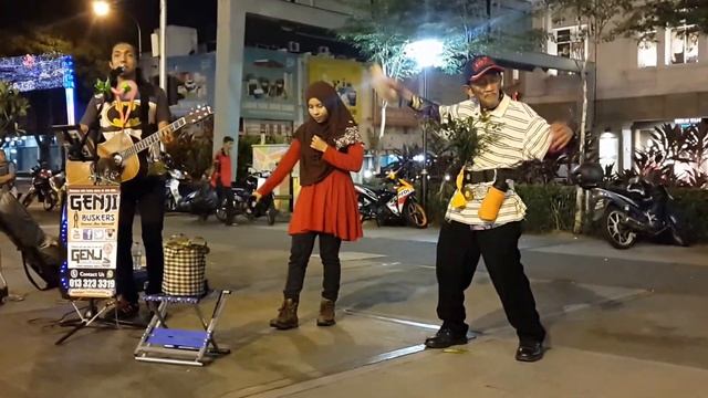 Genji busker-Nour El Ein - Amr Diab نور العين - عمرو دياب смотреть онлайн