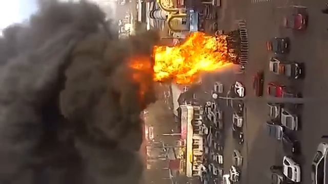 В Алматы сгорела елка смотреть онлайн