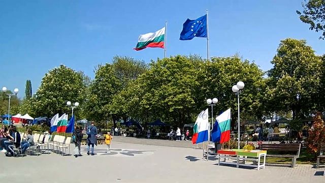 БУРГАС БОЛГАРИЯ ЦЕНТР ФЛОРА. Ежегодная майская ярмарка смотреть онлайн