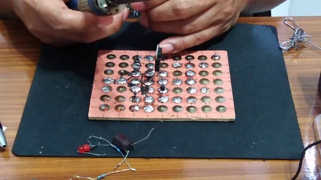 SIMPLE & EASY TO BUILD BATTERY SAVER... REFRESHER/DESULFATOR CIRCUIT. смотреть онлайн