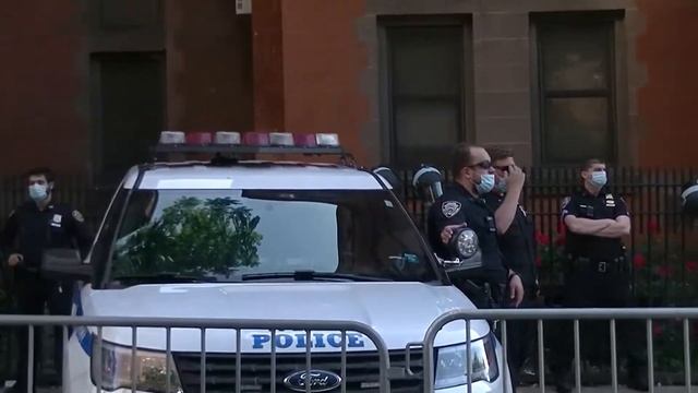 cops outside 88th precinct, Brooklyn, June 8th, 2020 смотреть онлайн