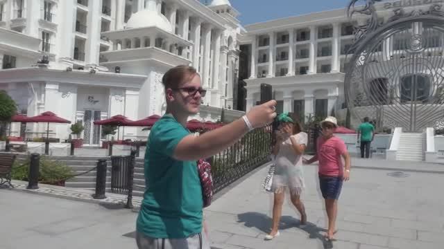 ВЛОГ Алиса хочет КУПАТЬСЯ !!! Идем в парк развлечений The Land of Legends смотреть онлайн