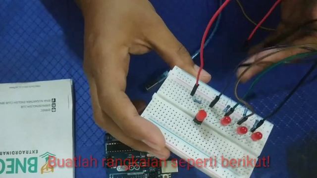 Menghidupkan 3 LED dengan 1 Tombol/Button Arduino Uno (Project #9) смотреть онлайн