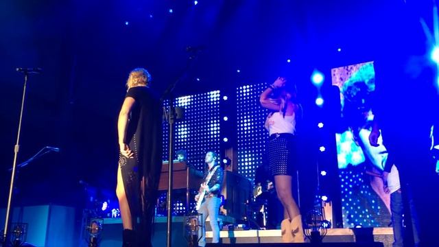 I Still Haven't Found What I'm Looking For - Miranda Lambert - New Braunfels, Texas смотреть онлайн