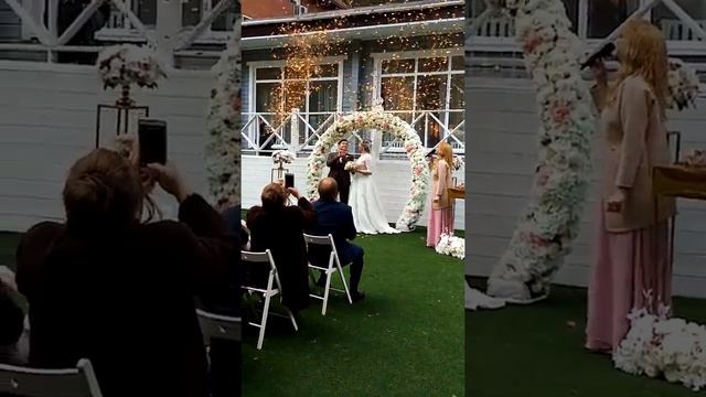 Конфетти на выездной регистрации смотреть онлайн