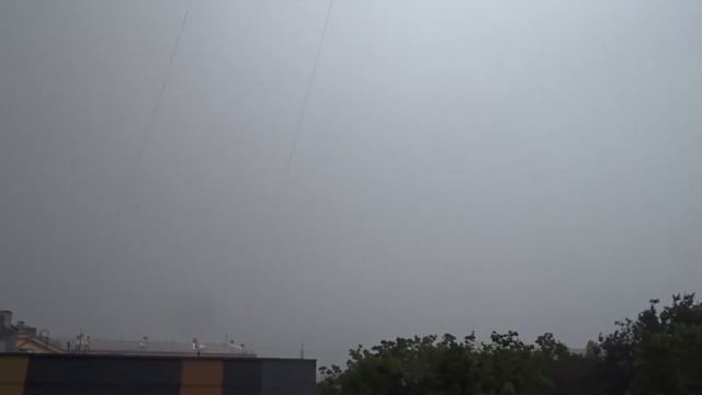 Ливень с грозой в Москве 28 июня смотреть онлайн
