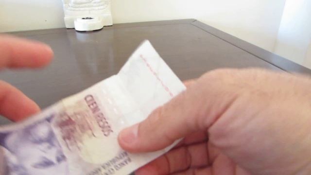 Convierte tu iPhone en un detector de billetes falsos. смотреть онлайн