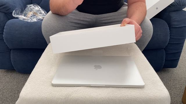 MacBook Pro M1 Apple Certified Refurbished Unboxing смотреть онлайн
